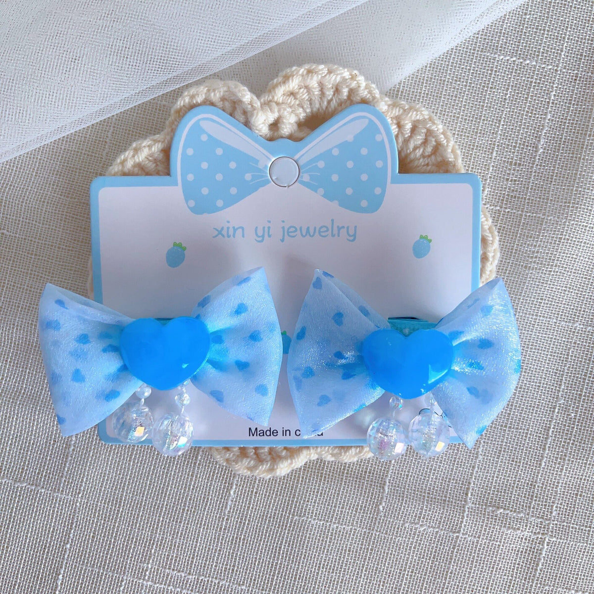 Fleur de tissu pour enfants et pince à cheveux avec du veau et des perles