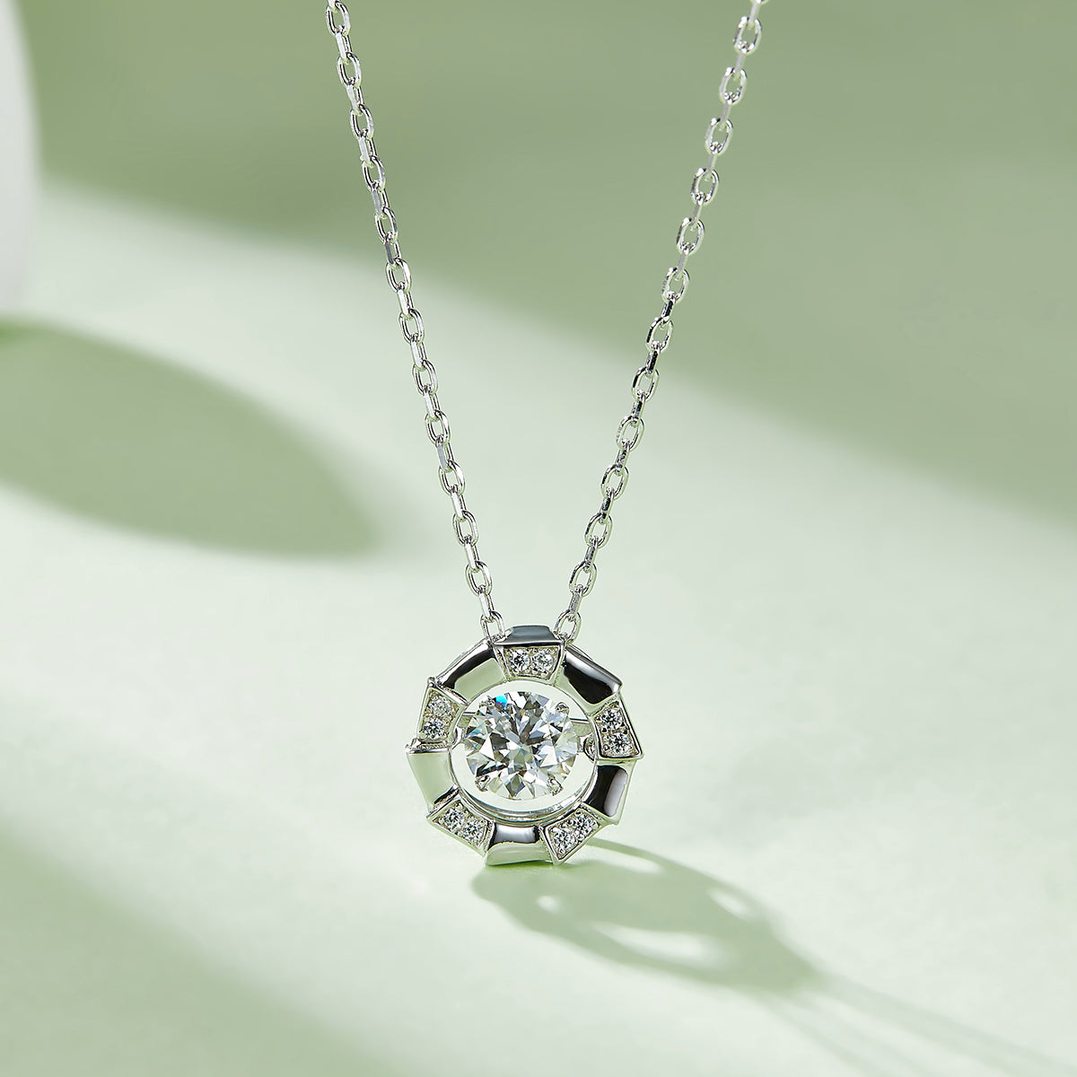S925 Argent Sterling 0.5ct D Couleur VVS1 Moissanite Col rond circulaire 45cm Platine