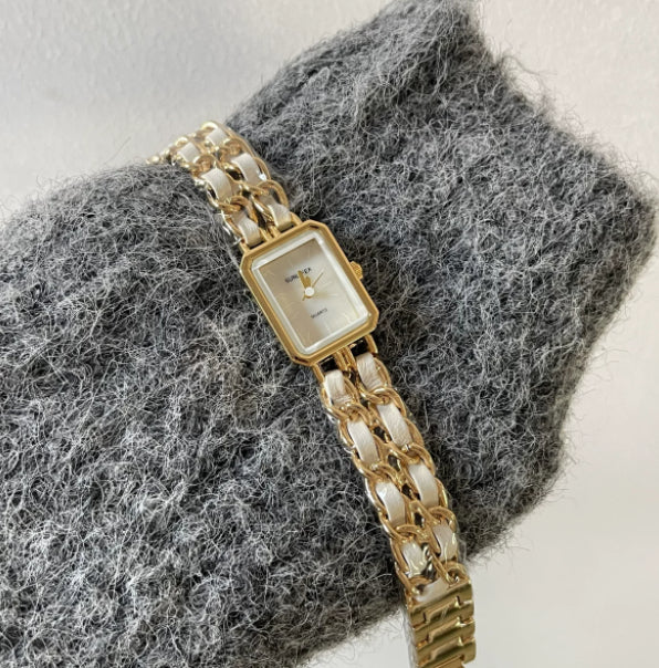 Montre à chaîne élégante de style vintage avec un design mode et Niche