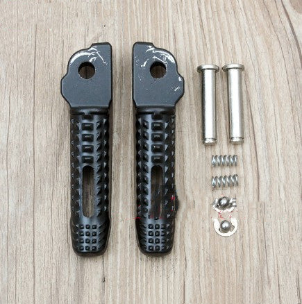 Assembly of rear pedal tripods