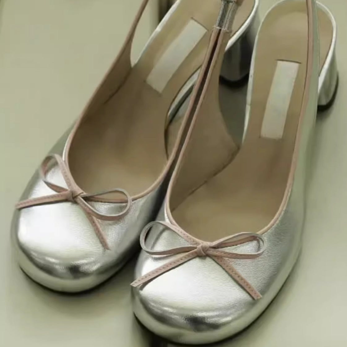 Sandales à talons ouverts pour femmes avec des sangles de dos