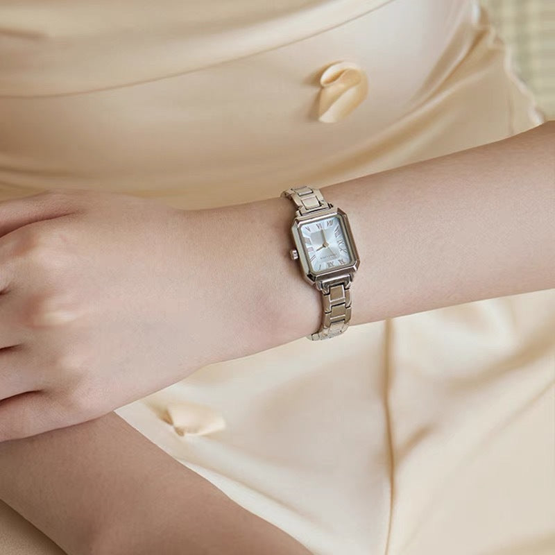 Montre carrée femmes mode et élégant style