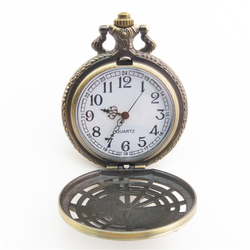 Vieille montre de poche fléchée aux gros oiseaux