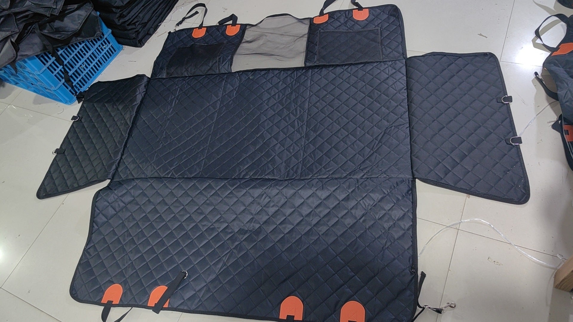 Couverture de siège de voiture prolongée avec un tapis pour animaux de compagnie pour véhicules