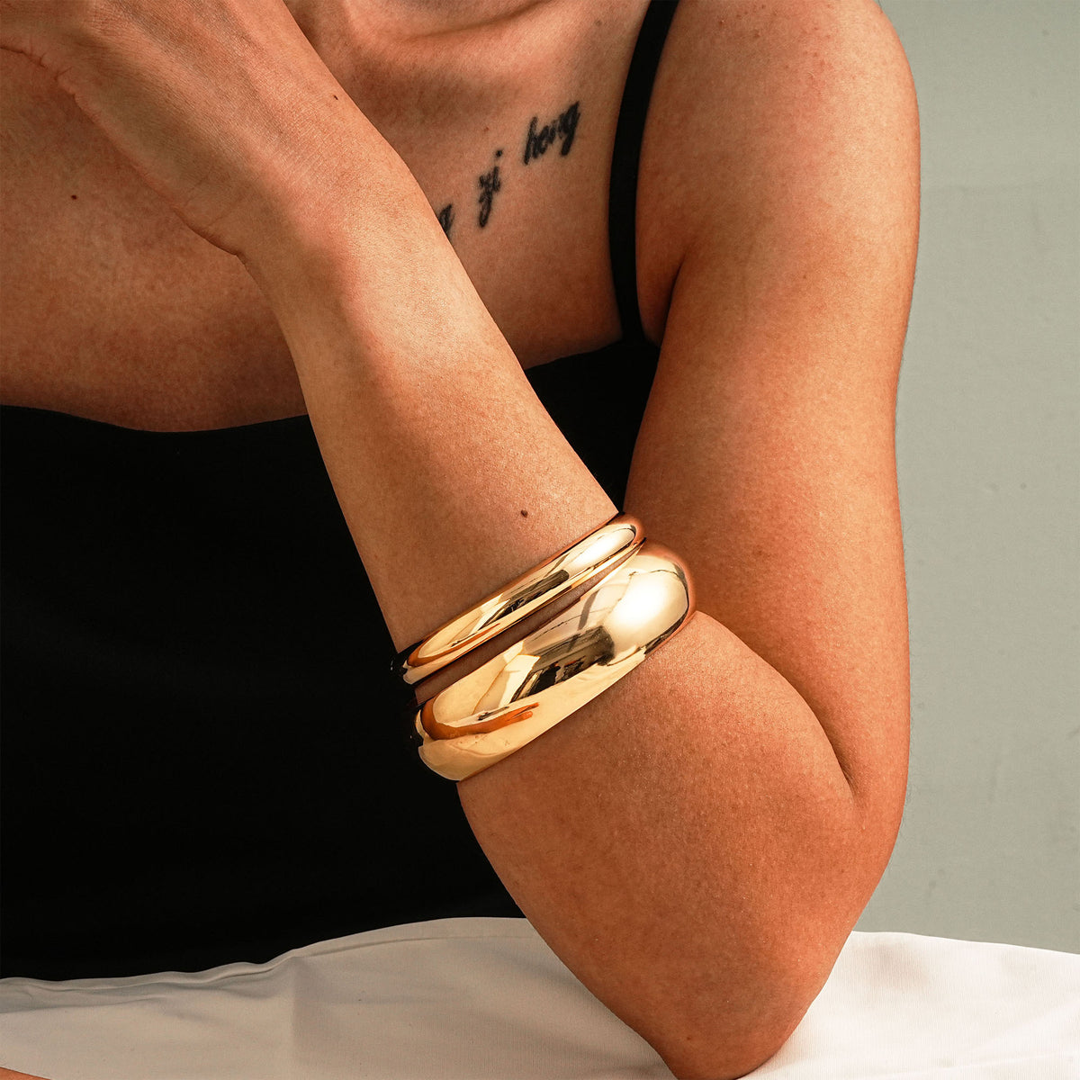 Bracelet minimaliste multicouche large bande fashionable