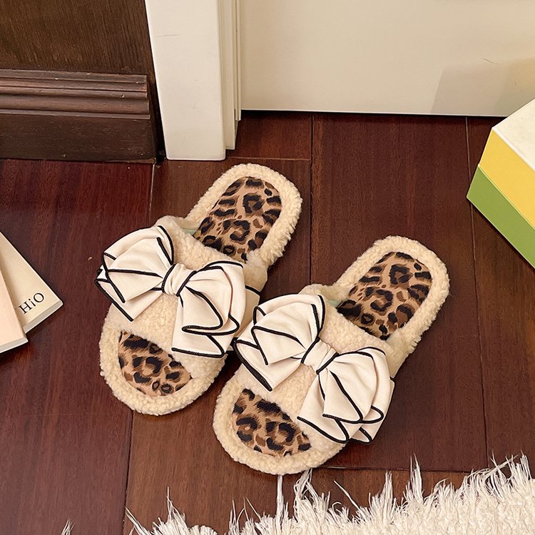 Pantoufles de fourrure chaude en peluche de style coréen pour femmes