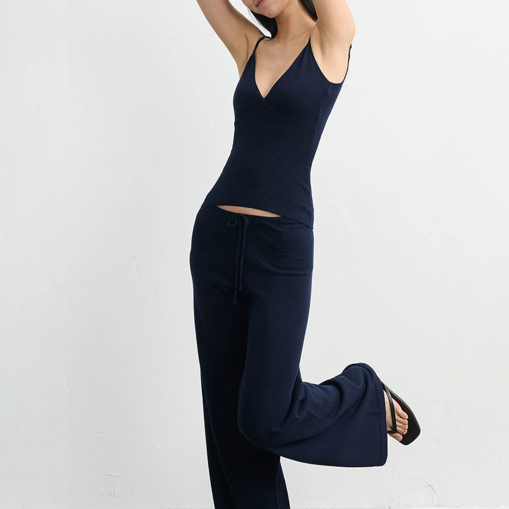 Camisole tricotée et pantalons de flatteur à large jambe