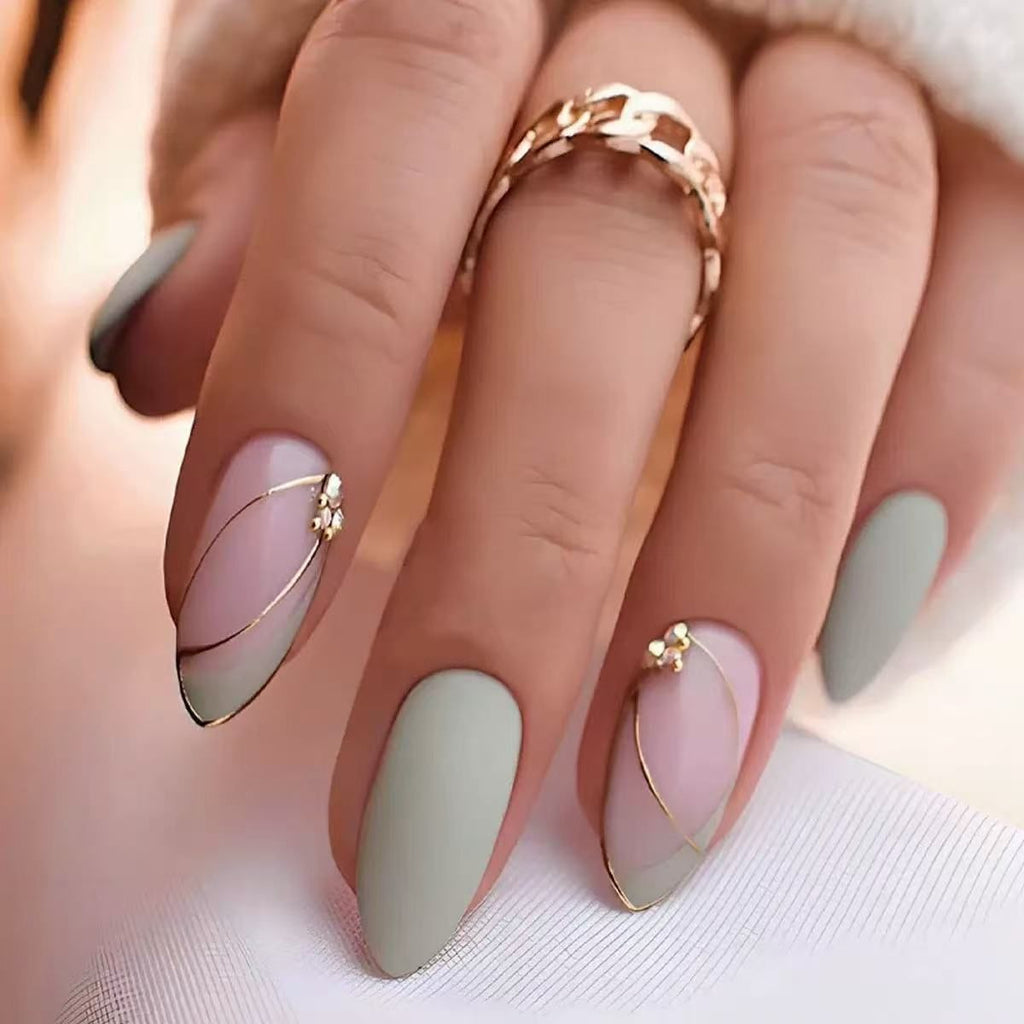 La ligne de mode haut de gamme Les ongles en Strass