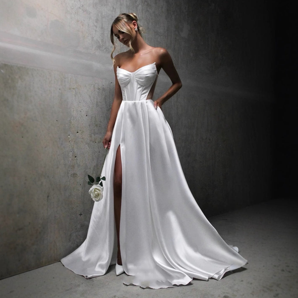 Robe de mariée à pansement blanc satiné