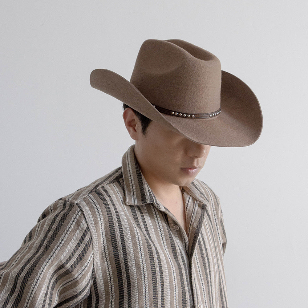 Laine haut mode avec rivet et ceinture de détail avec un chapeau de style Brimjazz Curled