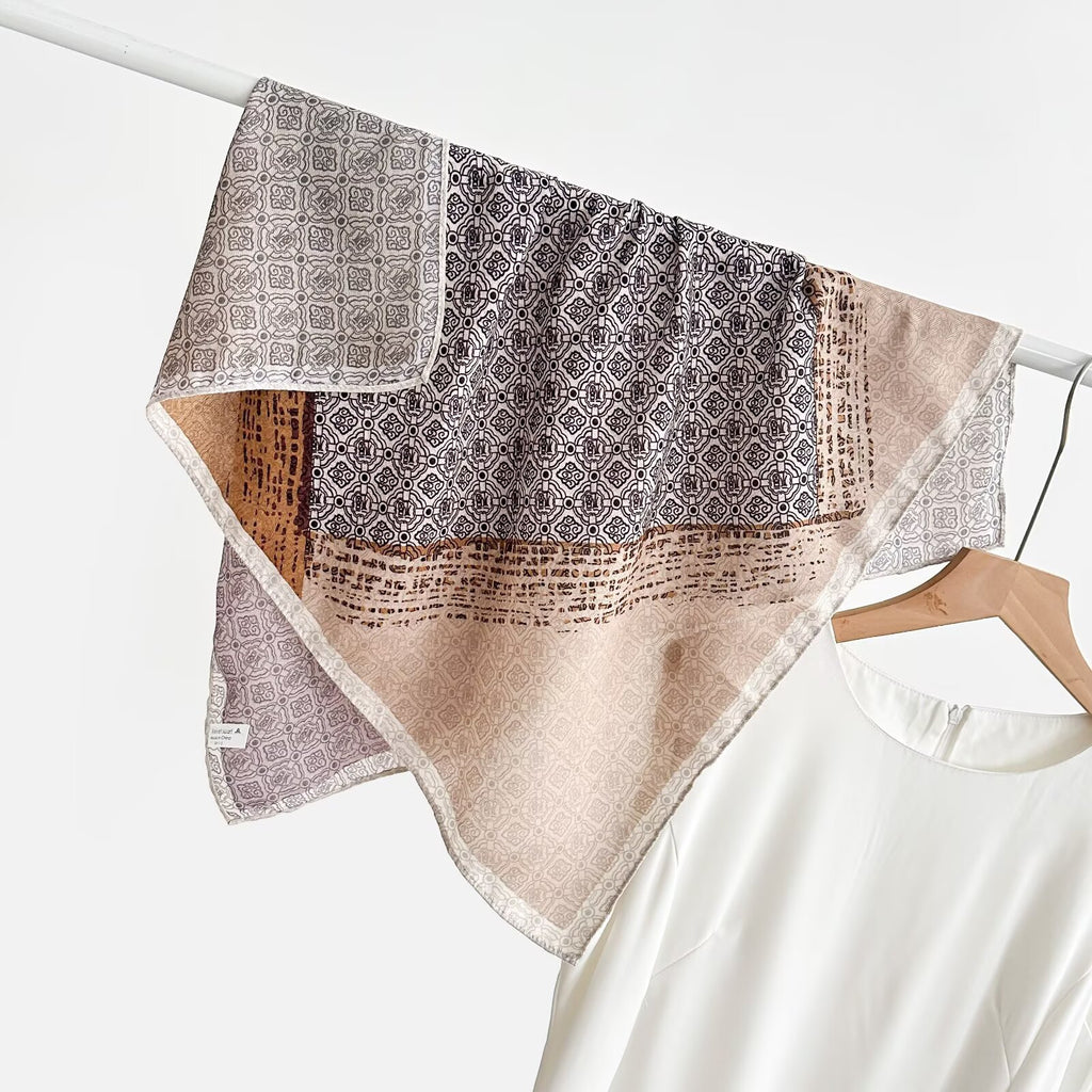 Vieille écharpe de cou pour femmes printemps et automne