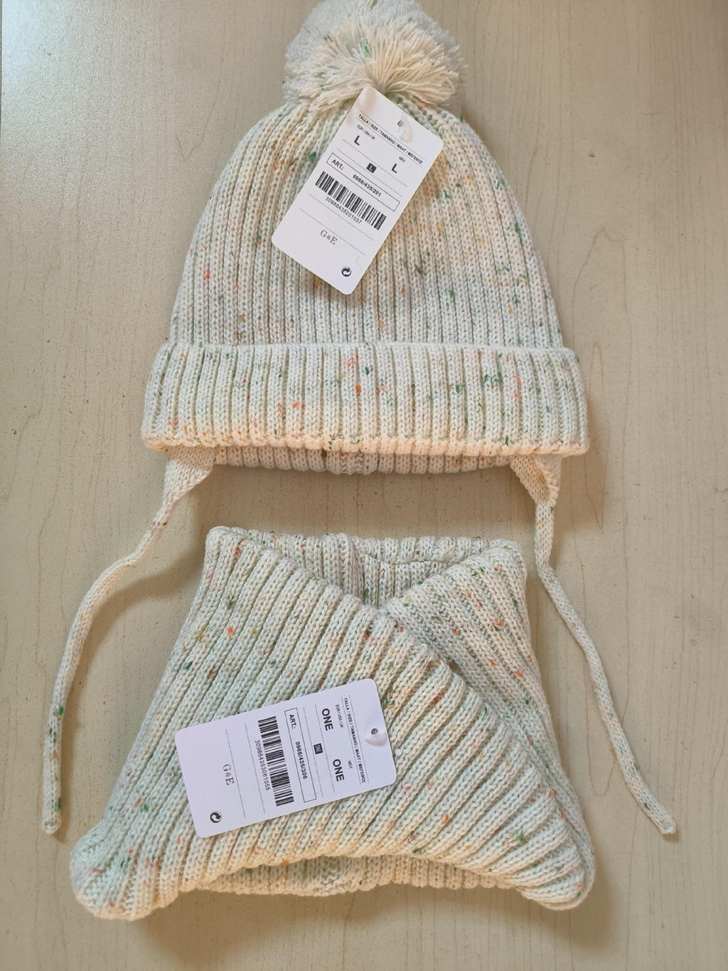 Fausse boule de fourrure décoratif bébé tricoté chapeau en laine tricoté écharpe tricoté ensemble deux-pièces
