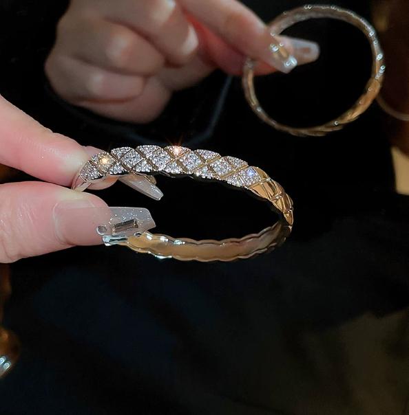 Accessoires inspirés du designNiche luxueuse et élégant bracelets de charme Et des bijoux