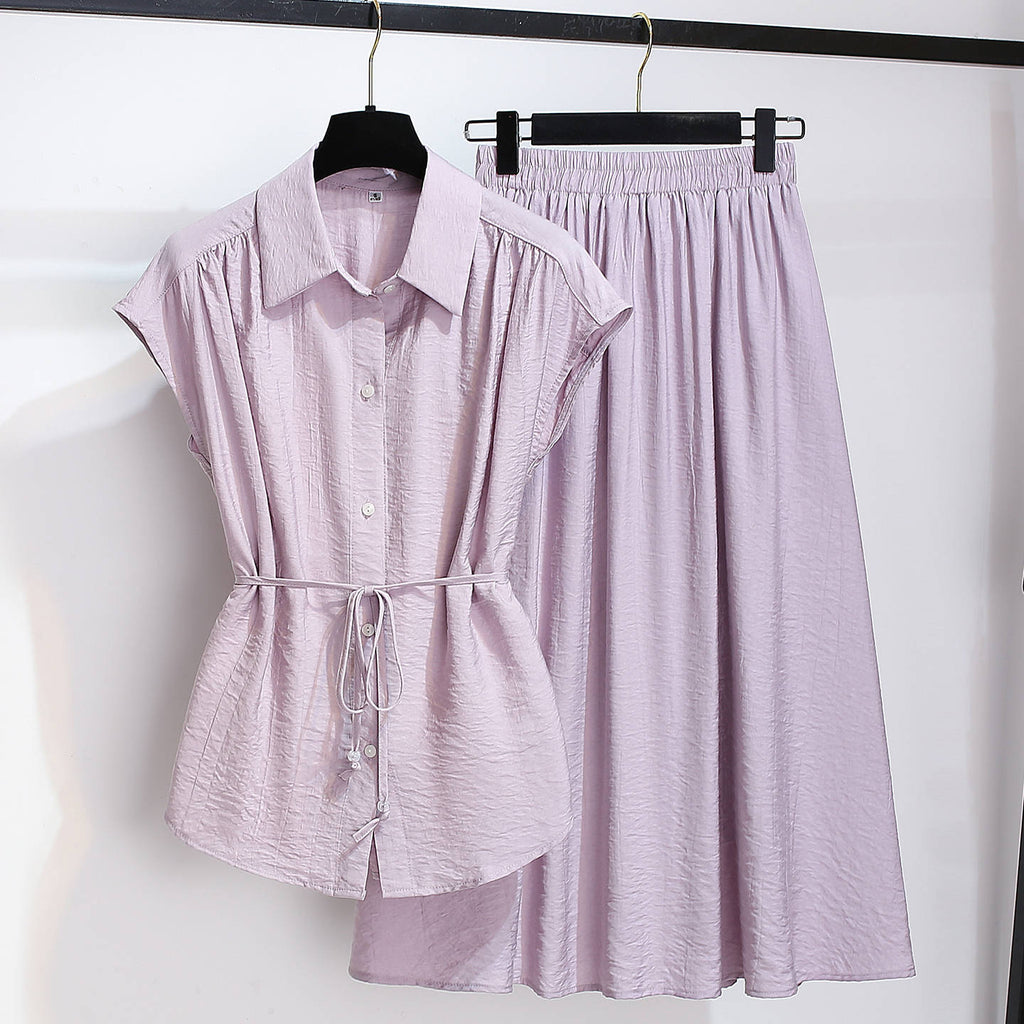Blouse sans manches Tencel associée à une jupe
