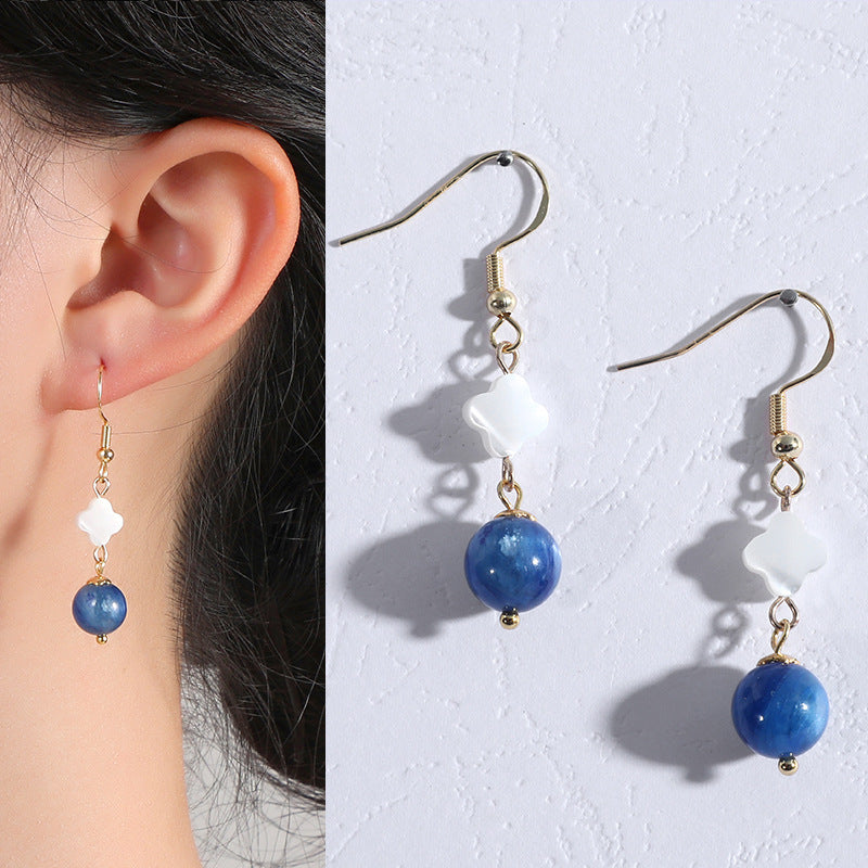 Boucles d'oreilles originales de style vintage en Shell et Kyanite blanc naturel