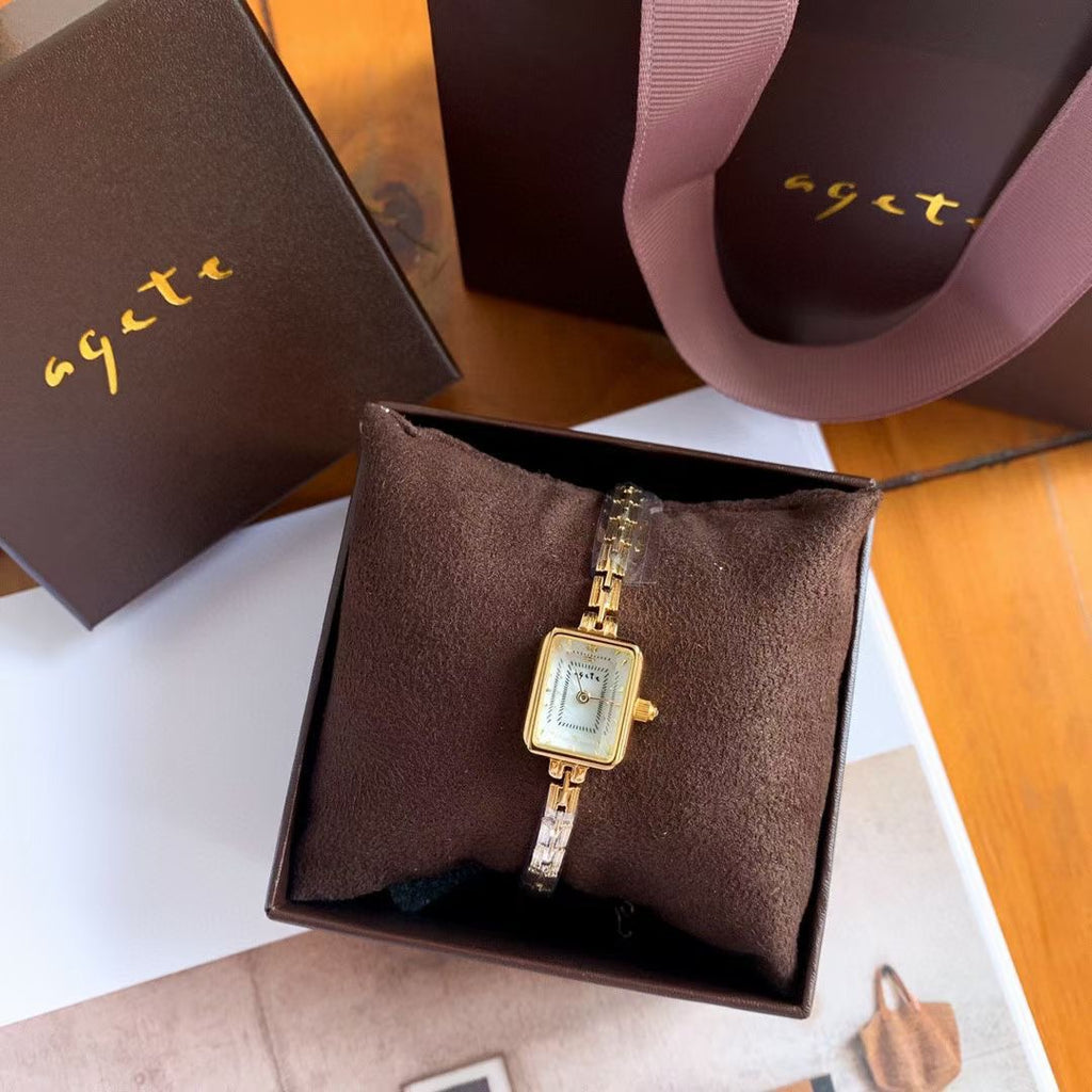 Vieille montre carrée pour les femmes Un design Dainty Mini Square avec un motif de blé