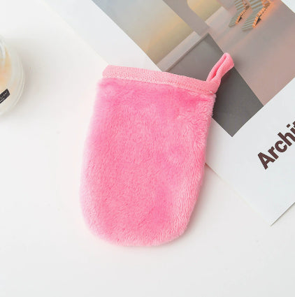Nettoyer les cots du doigt maquillage faciale enlèvement des gants