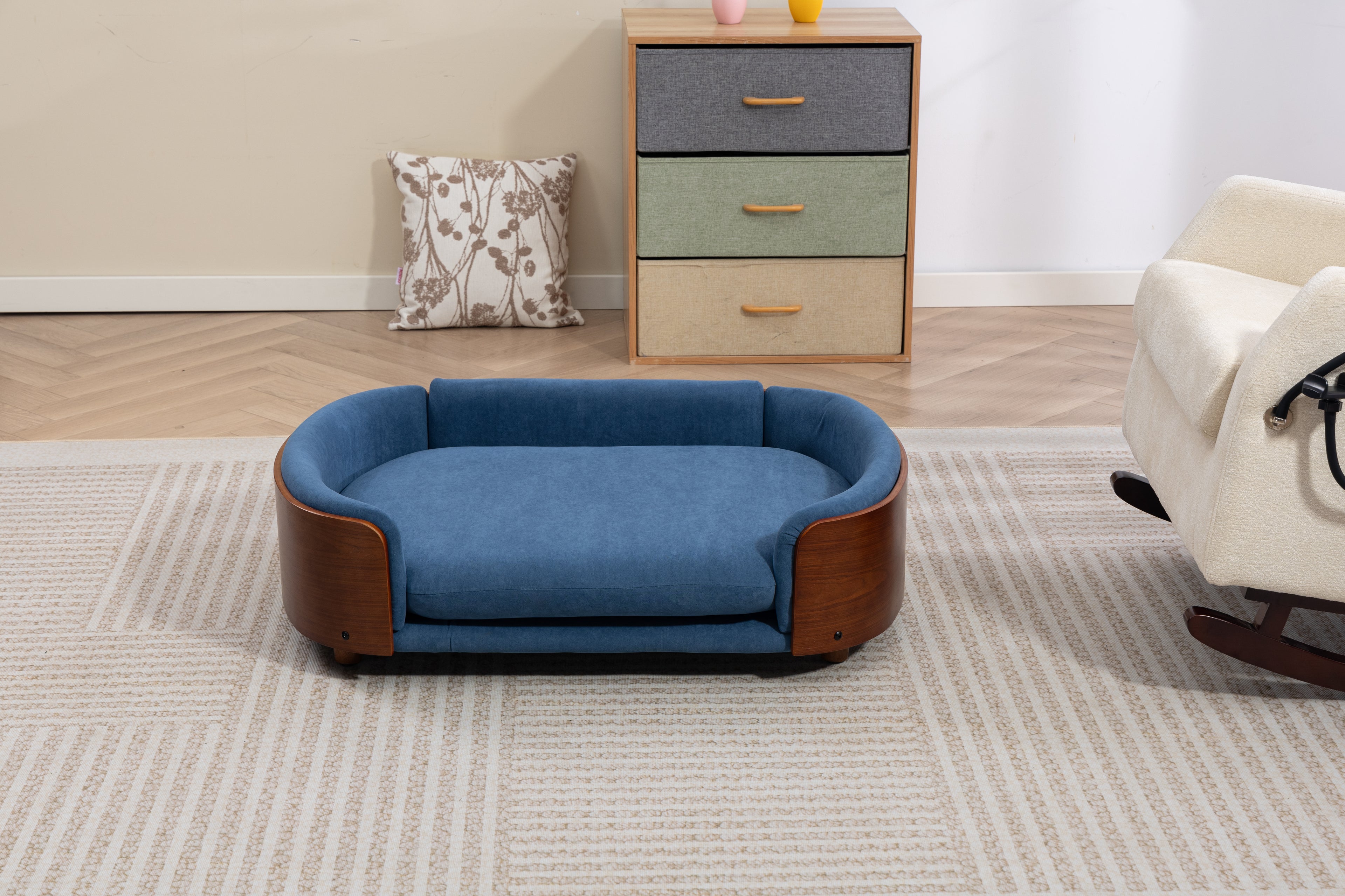 Style scandinave Lit de chien élevé Sofa Pet avec pieds en bois massif et noyer Bent Wood Bac