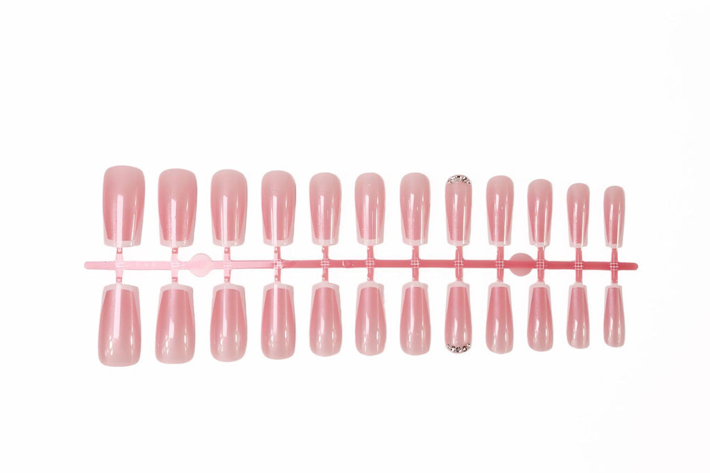 Les ongles de style Instagram Wearable Manucure française Les ongles Wearable avec Strass