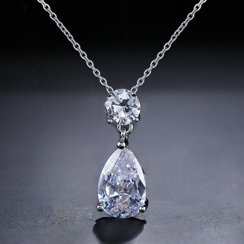 Collier à double goutte d'eau pour la vente à chaud