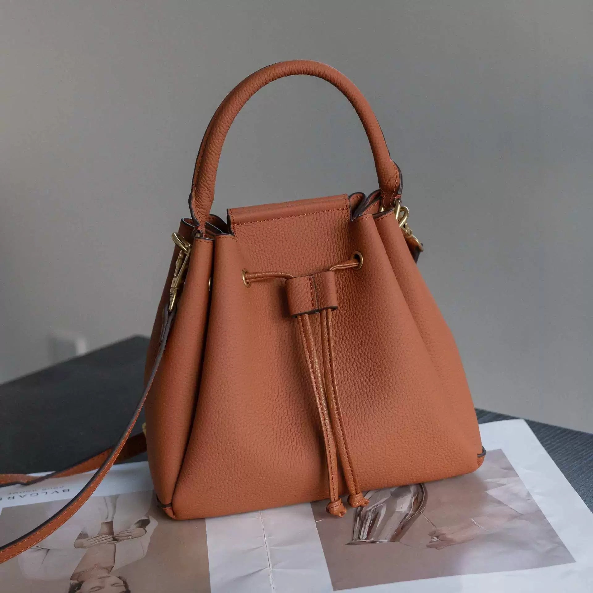 Sac de seau à cordons en cuir togo pour femmes