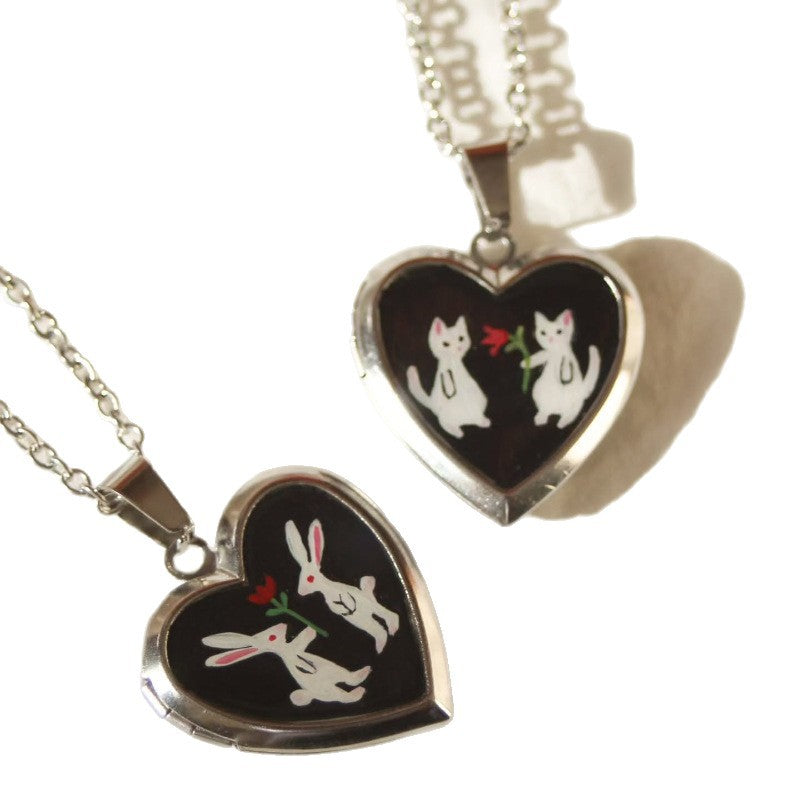 Elegant necklace with a heart shape
