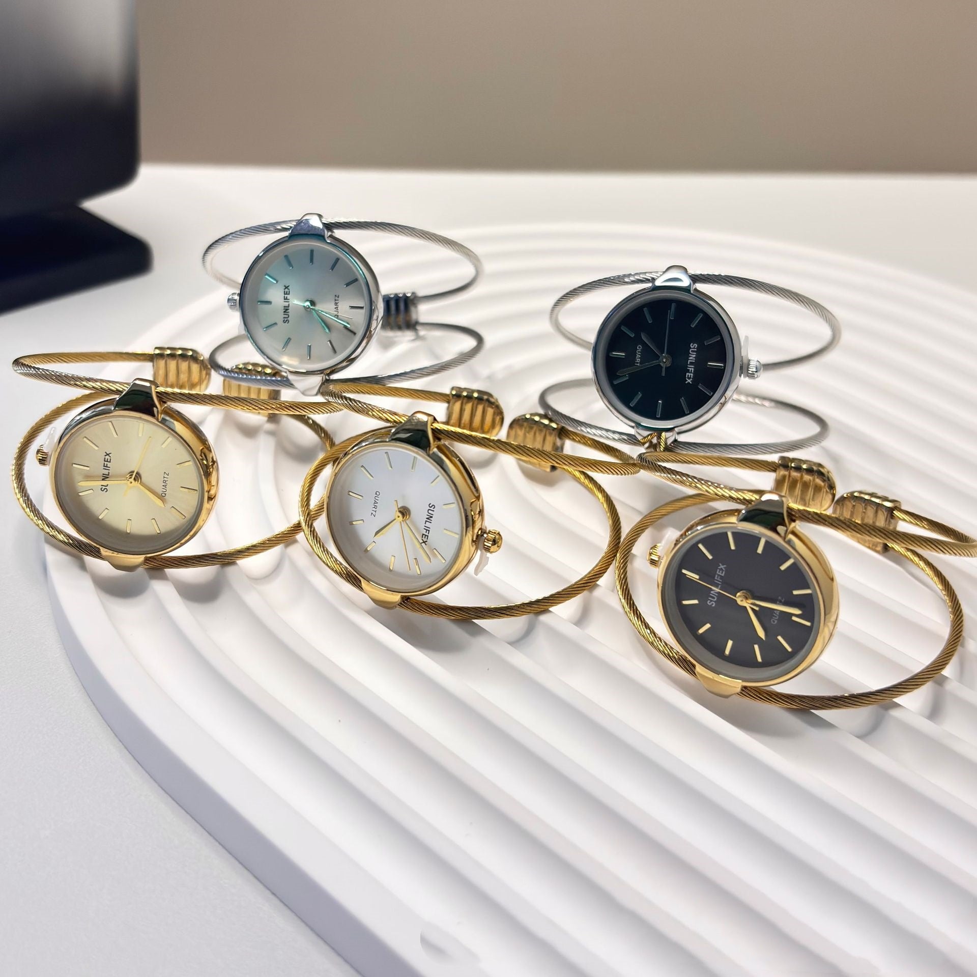 Femmes Minimaliste Montre Bangle Ouverte