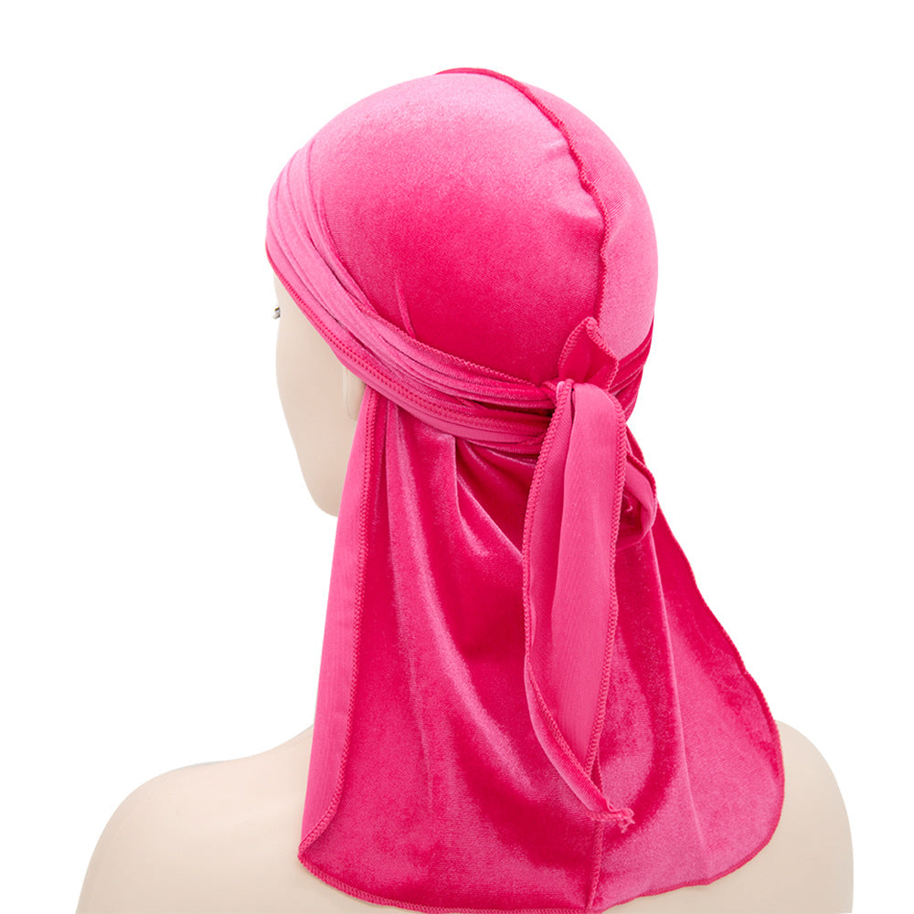 Chapeau à longue queue de velours