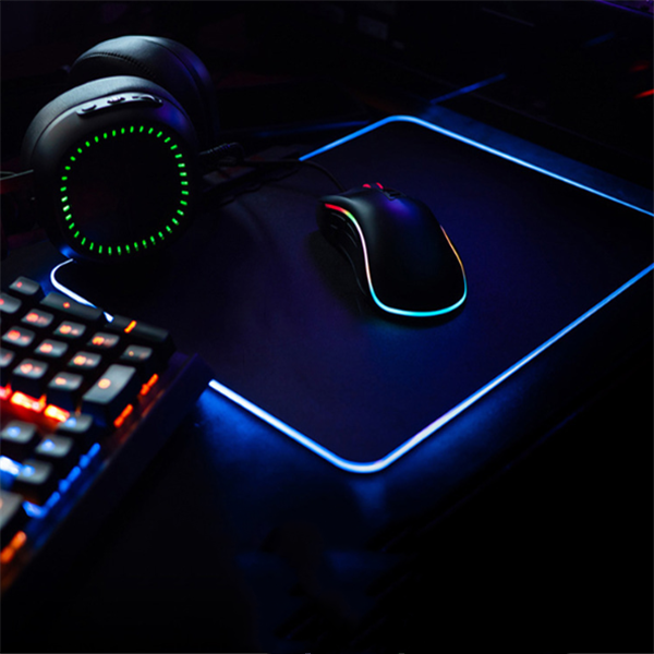 Illuminated table mat