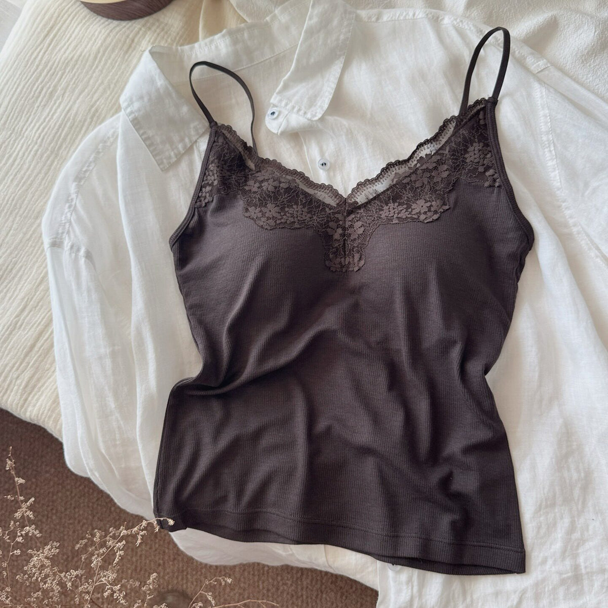 Dentelle côtelée Modale Camisole sexy à rayures spaghetti avec padding intégré