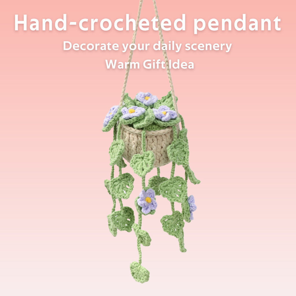 Crochet à la main suspendu ornement en pot avec trailing clair pourpre Blossoms et lea vert