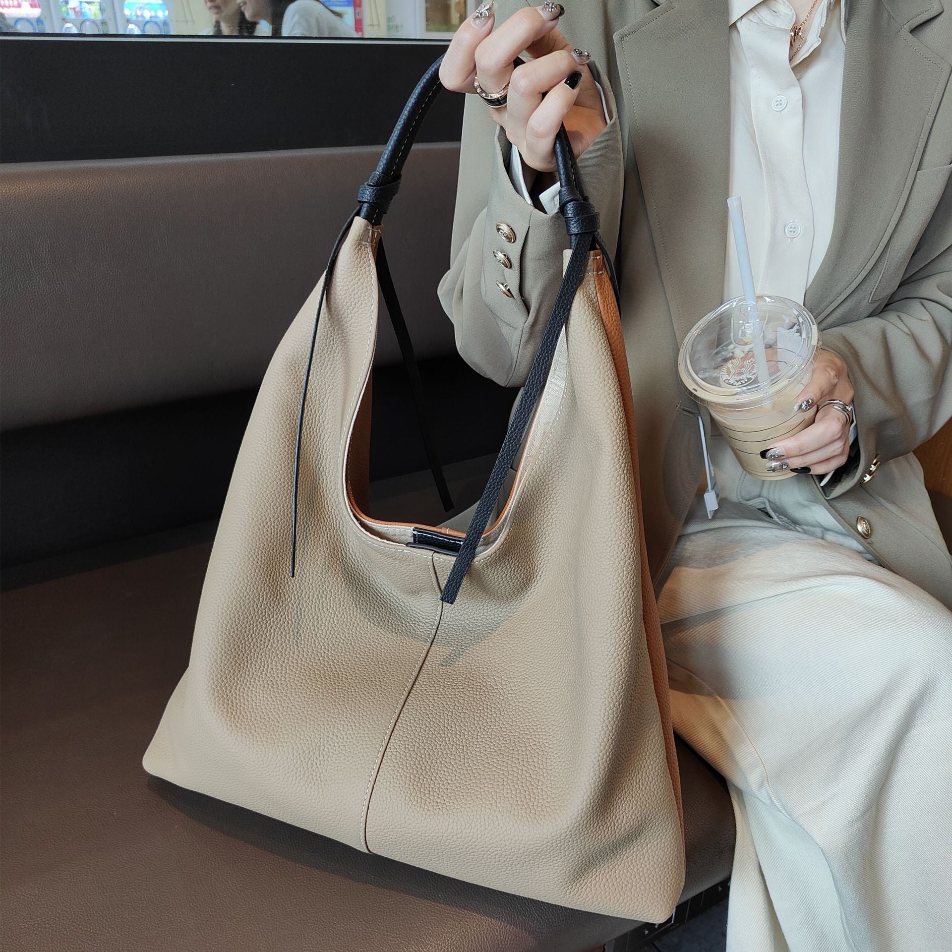 Sac à épaule en cuir pleine fleur de forme Niche