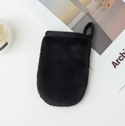Nettoyer les cots du doigt maquillage faciale enlèvement des gants