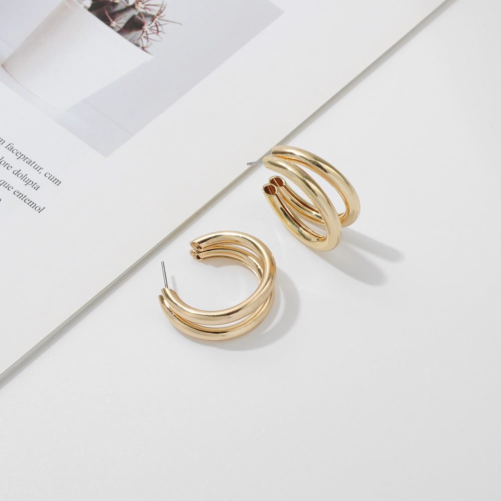 Boucles d'oreilles simples en métal double en forme de C