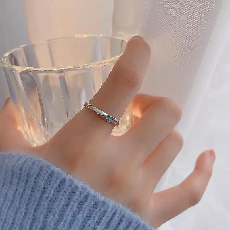 Anneau à index ouvert pour femmes simples