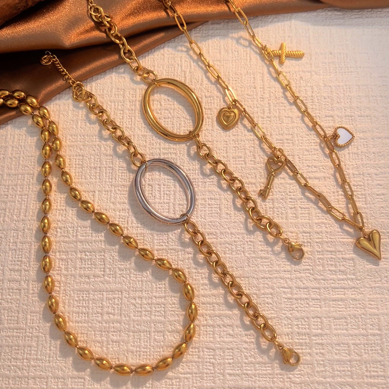 Collier en acier inoxydable européen et américain léger luxe avec un design de chaîne haut de gamme