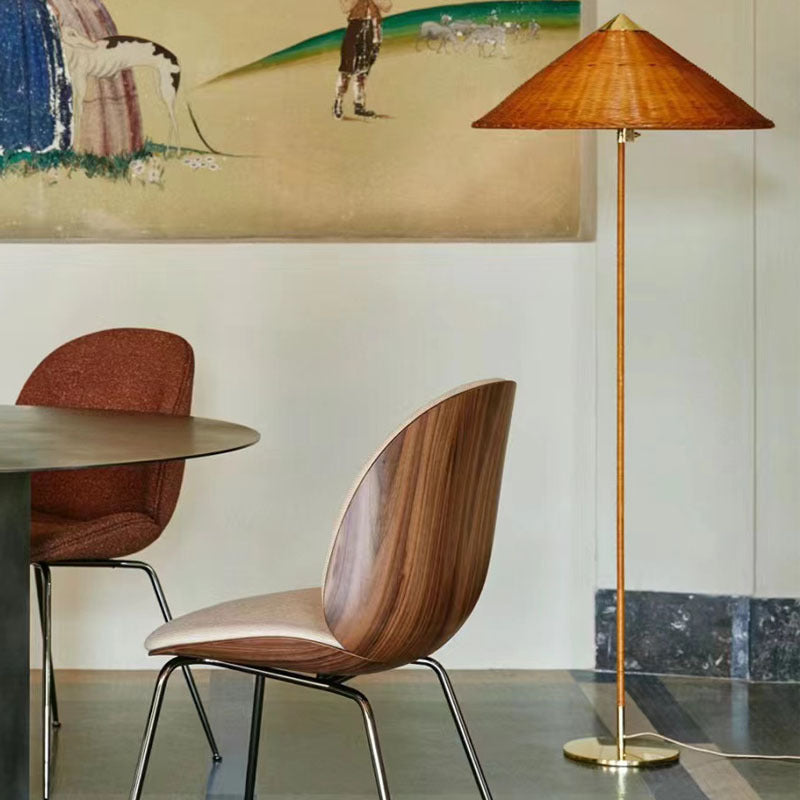 Lampe de sol en rotin tendance et créative