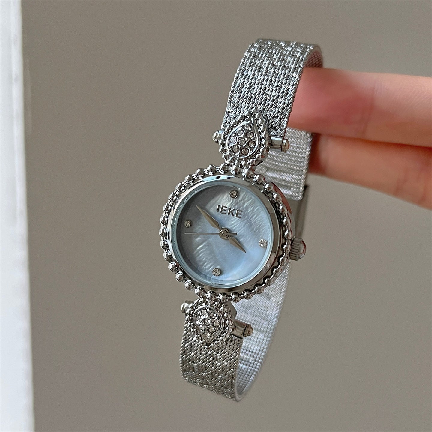 Mode Casual Retro Court Vieux Style Watch Femmes