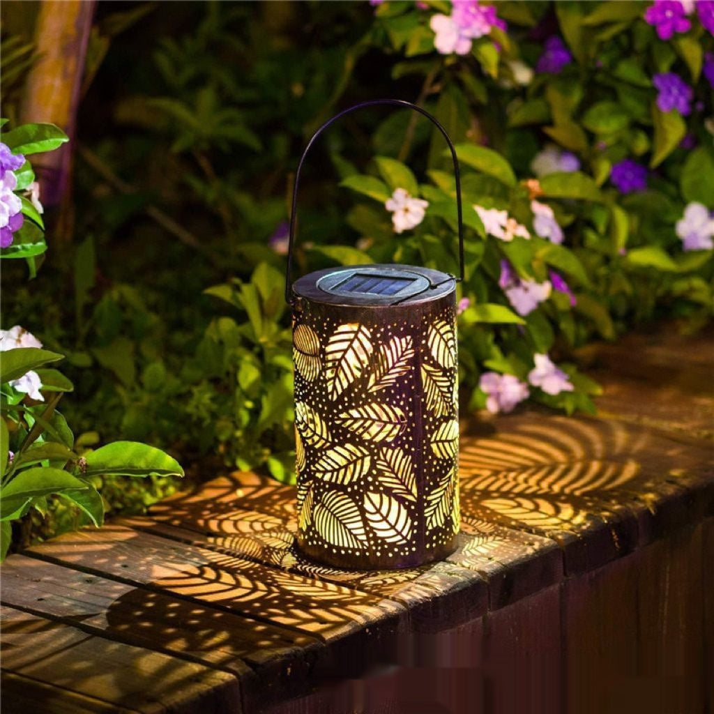 Retro Solar Lantern Iron Hollow Storm Lantern Courtyard Décoration Bureau Lampe Jardin Projec