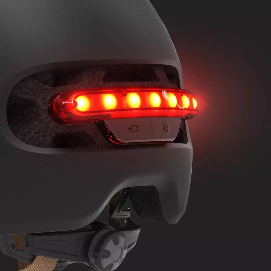 Casque intelligent d'équitation de lumière urbaine