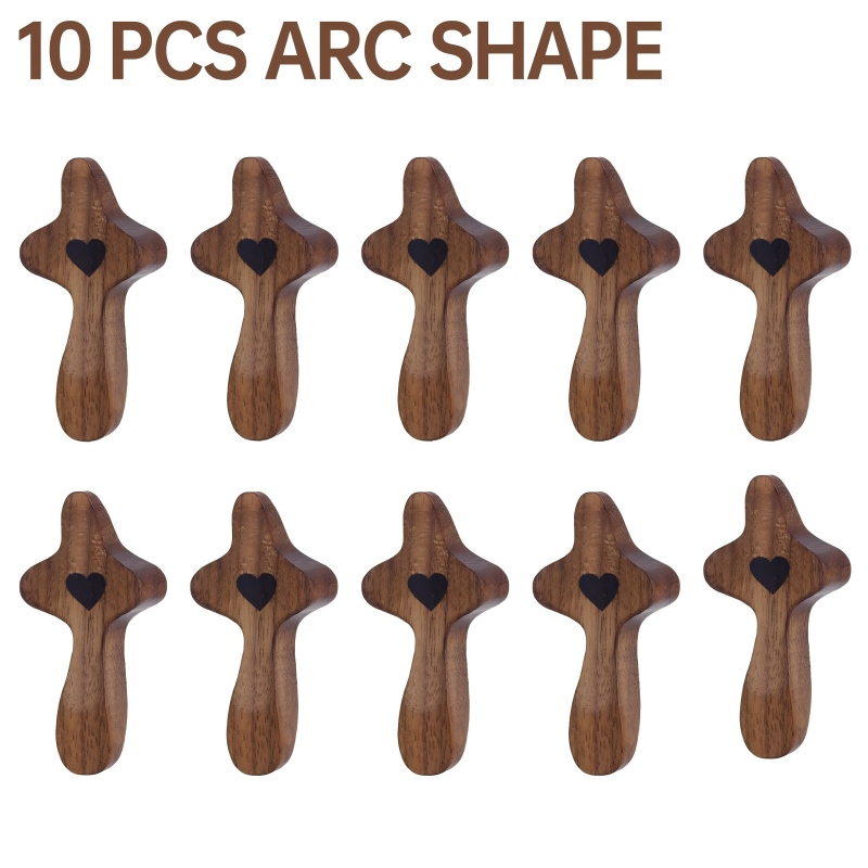 Un ensemble de 10 sacs en bois pour objets sacrés