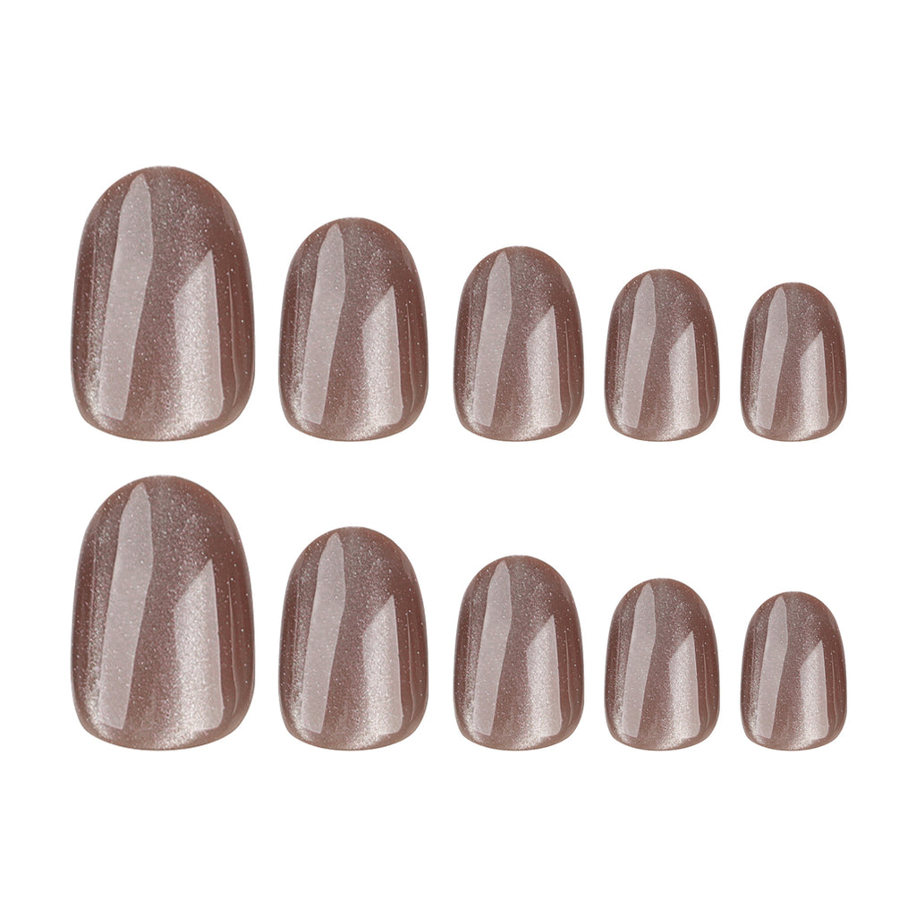 Short Round Deep Brown Conseils d'ongle de couleur solide qui éclairent la peau et la caractéristique d'un oeil de chat