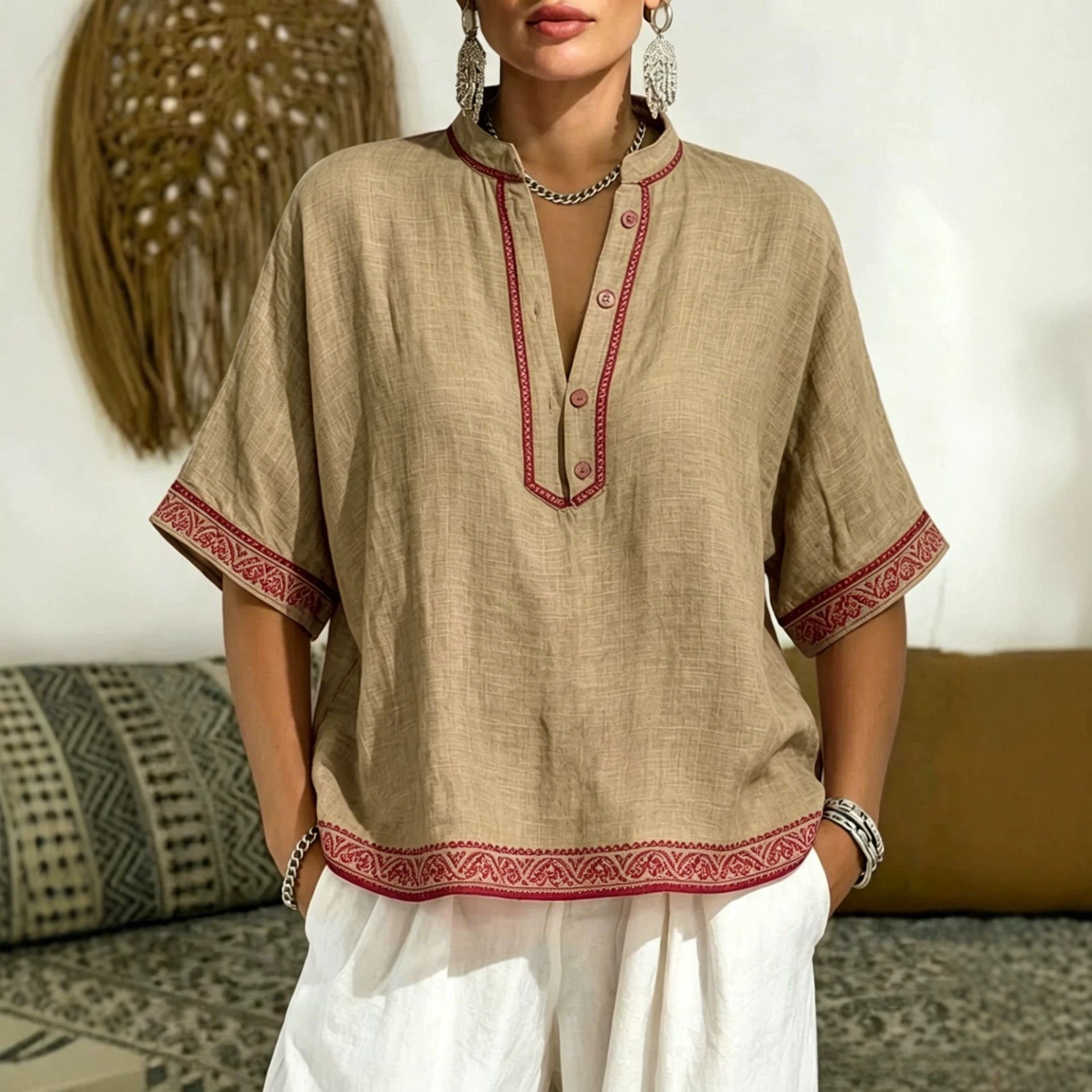 Tee-shirt élégant à col en V avec dentelle et boutons