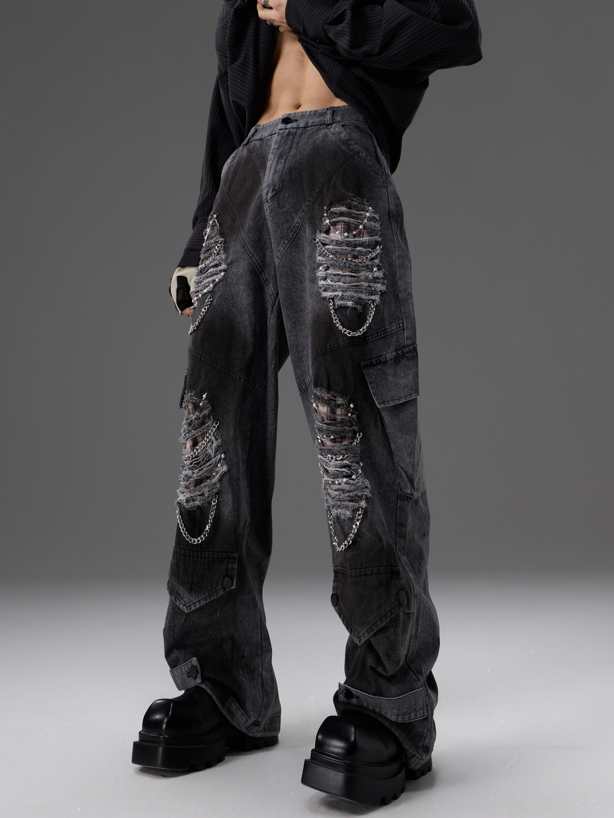 Jeans Denim Détresse Rétro avec des pantalons de travail Pearl and Metal Hardware