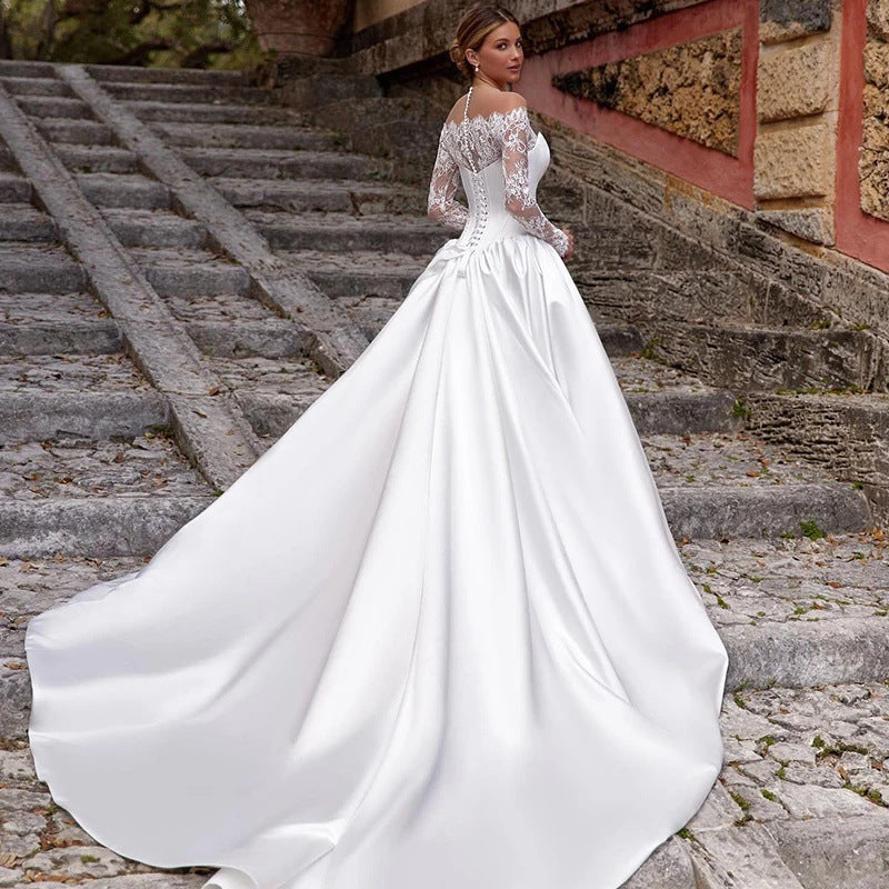 Robe de mariée satinée en dentelle à épaule unique