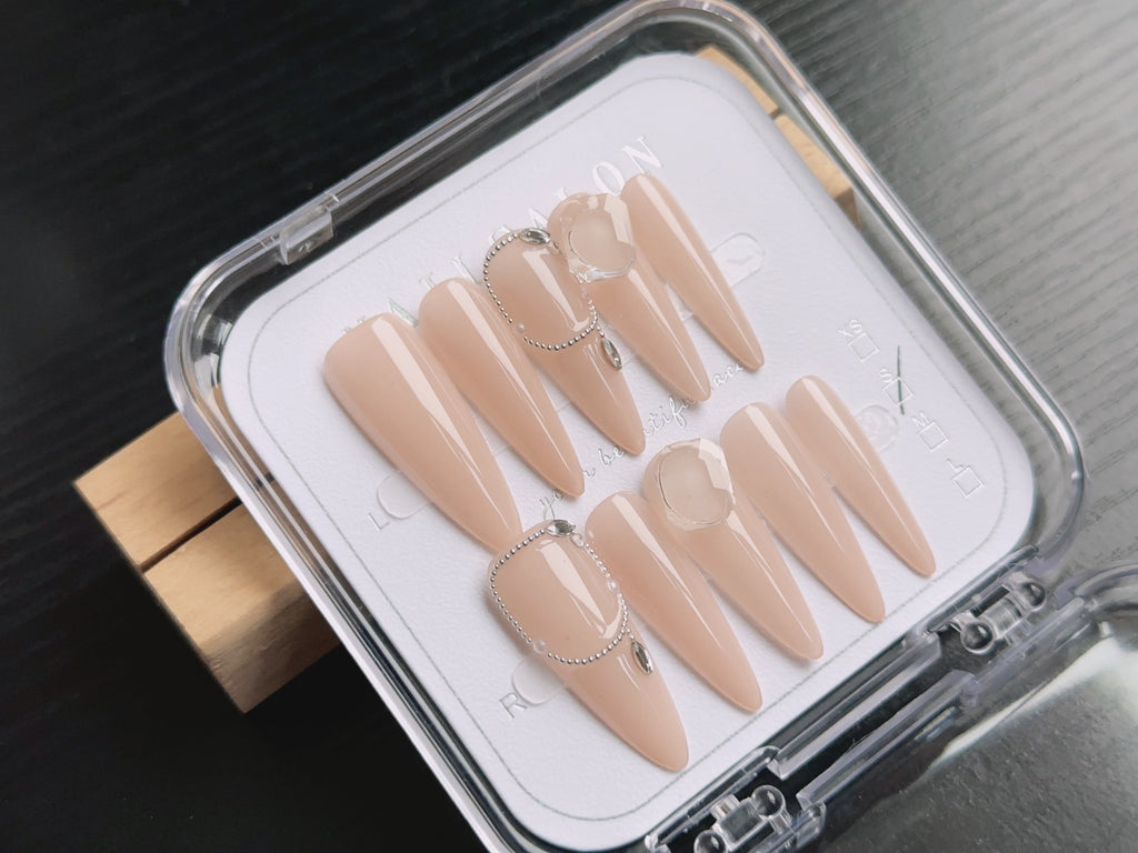 Appuyez sur les ongles T071