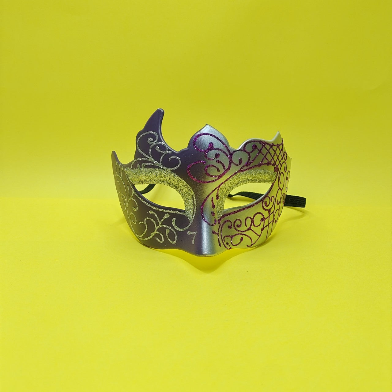 Masque de demi-face peint de Carnaval