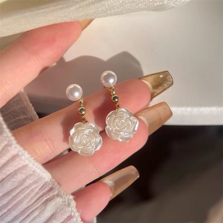 Retro Shell Flower European Earrings