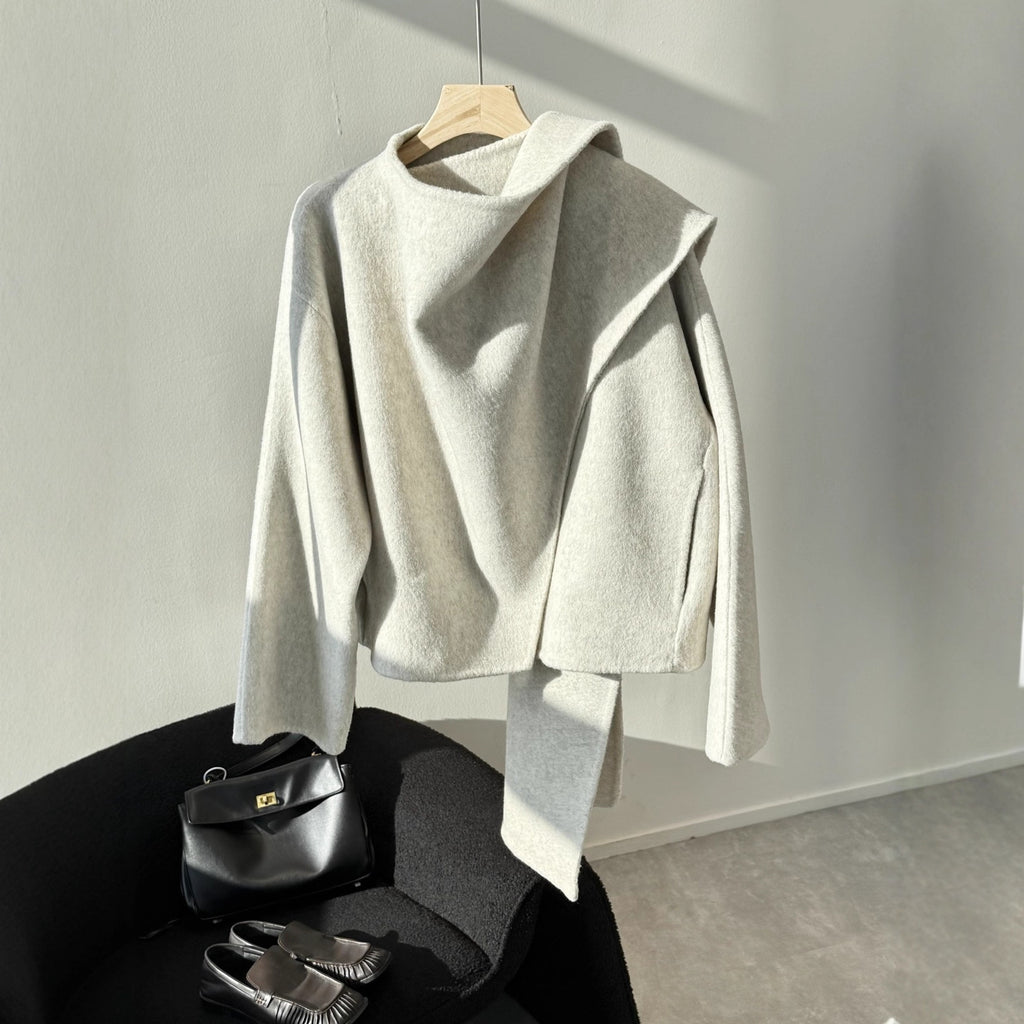 Manteau de laine courte pour femmes avec un collier écharpe