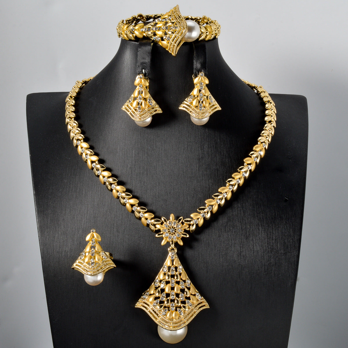 Collier de feuille dorée 18k pour bijoux